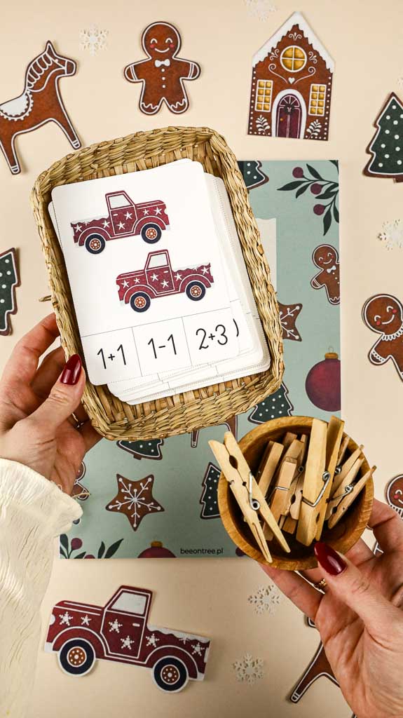 Swieta swieta Montessori Printable PDF Materialy do druku Karty trojdzielne klamerkowe alfabet 3D miasto pierniczkowe domek makieta kalendarz adwentowy beeontree.pl Tulalas 36